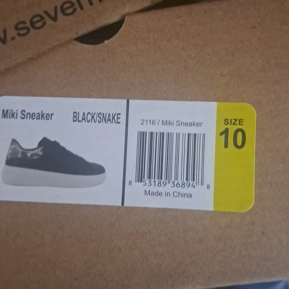 SIZE 10 SEVEN 7 MIKI SNEAKERS